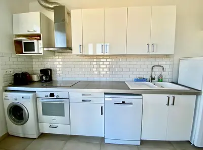 Cuisine ou kitchenette dans l'établissement Chaleureuse villa sur la dune