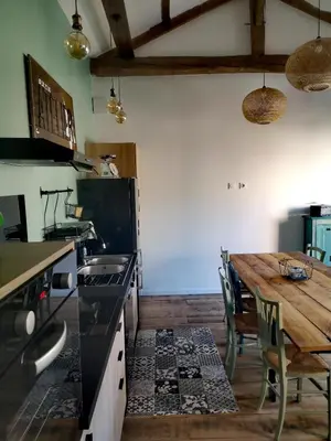 Cuisine ou kitchenette dans l'établissement Les Trois Jolies