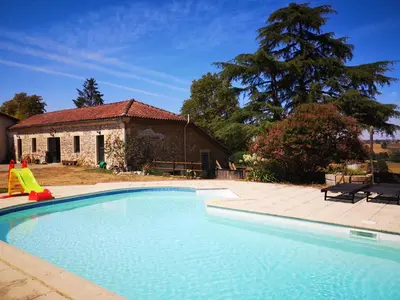 Piscine de l'établissement Les Trois Jolies ou située à proximité