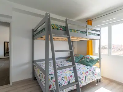 Un ou plusieurs lits dans un hébergement de l'établissement Appartement 3* à 50m de l'Océan, 5 pers, Clim, Wifi, Parking - Mimizan Plage - FR-1-50-116