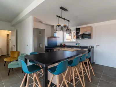 Cuisine ou kitchenette dans l'établissement Appartement 3* à 50m de l'Océan, 5 pers, Clim, Wifi, Parking - Mimizan Plage - FR-1-50-116