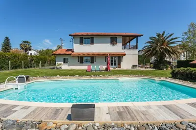 Piscine de l'établissement Maison Urt - Charmante maison avec piscine ou située à proximité