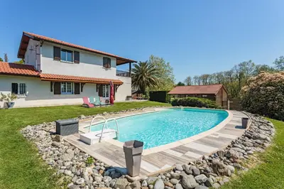 Piscine de l'établissement Maison Urt - Charmante maison avec piscine ou située à proximité