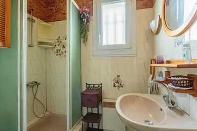 Salle de bains dans l'établissement Maison Urt - Charmante maison avec piscine